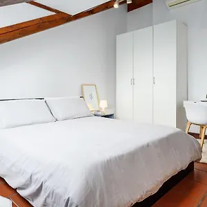 https://duomo-pt-romana-bocconi-top-floor-apartment.italymilanhotels.net